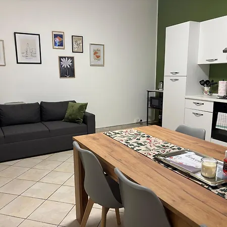 Casa Malvina Apartman Intra